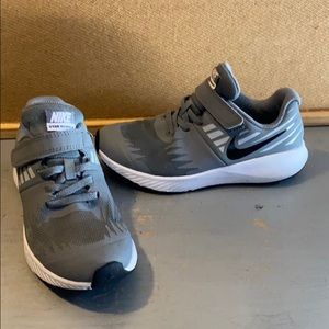 Nike star runner US 13.5 boys